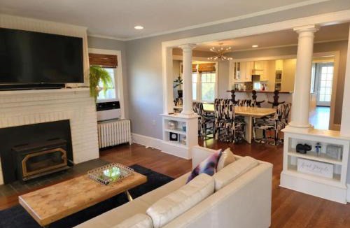 Newport East House | Middletown Bungalow w/Hot Tub and Private Yard - RIBryan Properties