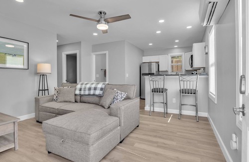 Wilmington House | ~Midtown Hub~ Perfect for Long Stays - Huge Lot - 5 min to WB & Airlie Gardens