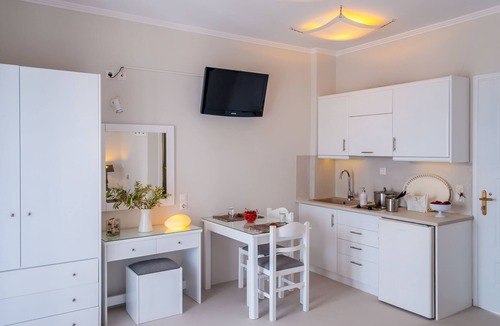 Adamas House | Milos Bay Suites