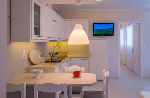 Adamas House | Milos Bay Suites