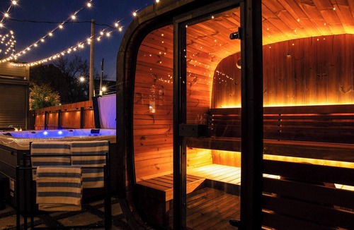 Fountain Square House | Mini Golf|Sauna|Hot Tub|Cinema|Large Group|BBQ