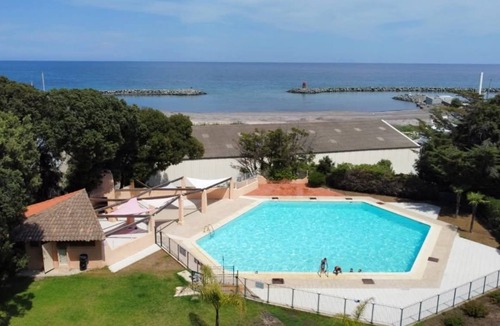 Santa-Maria-Poggio House | Mini-villa in luxury residence - between sea and mountains - Swimming pool, beach