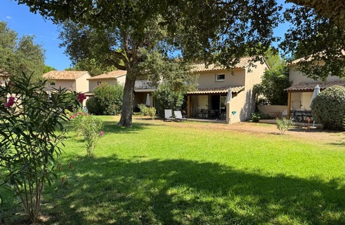 Cala Rossa Apartment | Mini Villa T4 duplex dans résidence hôtelière Fiori di Cala Rossa superbement arborée rénovée en 2023 - chez Anne avec piscine chauffée