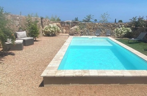 Sari-Solenzara House | Mini-villa with a pool right on the water's edge