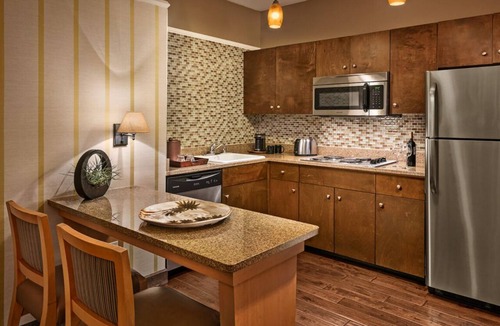 Gainey Village Villas Hotel | Minutes Away from Phoenix Art Museum! Enjoy Full Kitchen & Free Parking!