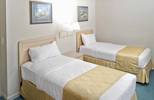 Berkeley Resort | Minutes from Colonial Williamsburg Attractions! Mini-Golf, Kitchen, Pool, Gym