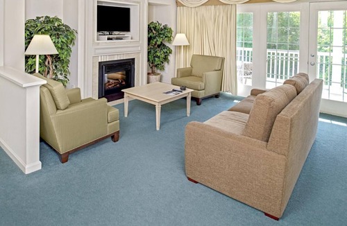 Berkeley Resort | Minutes from Colonial Williamsburg Attractions! 2 Serene Units, Kitchen, Pool