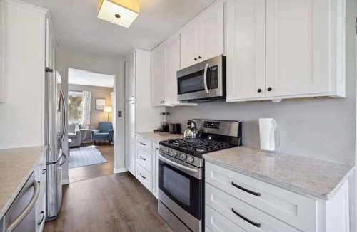 Georgetown House | Minutes to Notre Dame! - The Light on Brighton