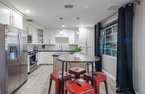 Scottsdale Estates Six House | Minutes to Old Town & Stadium, Hot Tub, Fire Pit, Pool, Bar, Gazebo, Sleeps 14