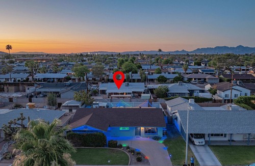 Scottsdale Estates Six House | Minutes to Old Town & Stadium, Hot Tub, Fire Pit, Pool, Bar, Gazebo, Sleeps 14