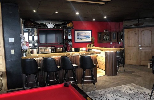 Heart of Missoula Condo | Missoula Red Room Penthouse Suite - DOWNTOWN MISSOULA