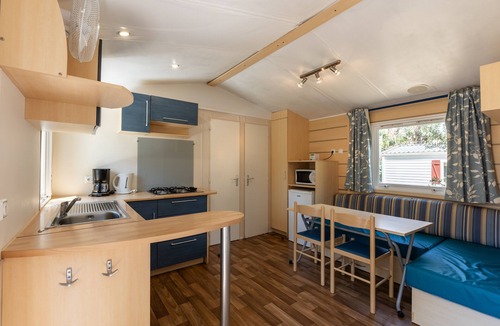 Palasca House | Mobile Home “Village Camping De L'ostriconi 18” with Mountain View, Shared Pool & Wi-Fi