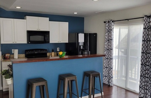 Kennedy King House | Modern 1 Bd -5 Min to Downtown & IU Methodist!