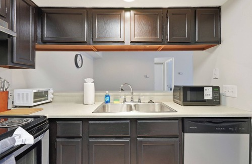 Columbus Apartment | Modern 1 Bed near fitness & picnic area