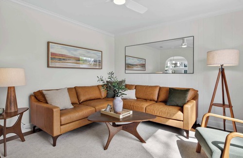 North End House | Modern 10th St Retreat: Downtown & Hyde Park