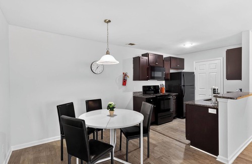 Savannah Apartment | Modern 2BR/2BA Spacious Retreat