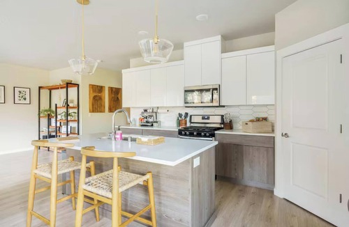 Starcrest House | Modern 3/bedroom home with luxury amenities