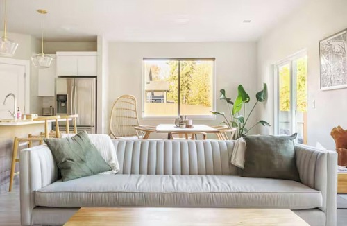 Starcrest House | Modern 3/bedroom home with luxury amenities