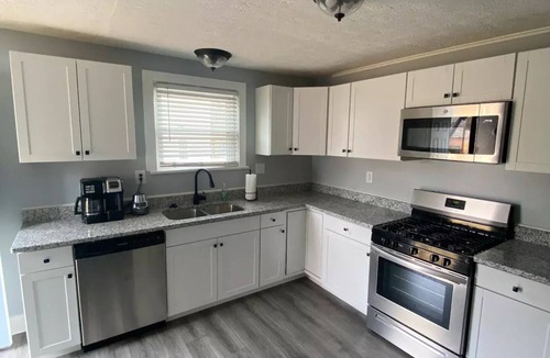 Indianapolis House | Modern 3 BR Townhouse Downtown Indy