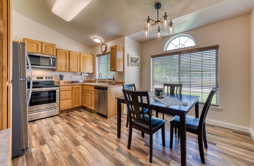 Hamilton House | Modern 3BR w/Mountain Views Sleeps 8 2 car garage plus extra parking