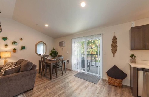 Spokane Valley Apartment | Modern and Stylish, KING bed, Wifi, FREE Parking!