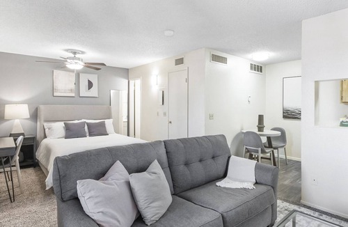 Glendale Apartment | Modern Apartment in Prime Location (ID9297X17)