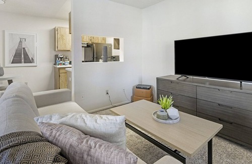 Glendale Apartment | Modern Apartment in Prime Location (ID9297X18)