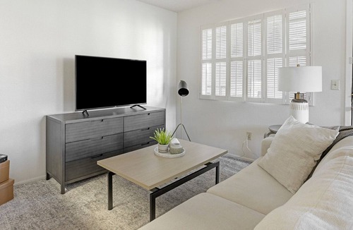Glendale Apartment | Modern Apartment in Prime Location (ID9297X18)
