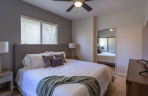 Mesa Apartment | Modern Apartment in Prime Location (ID5140X6)