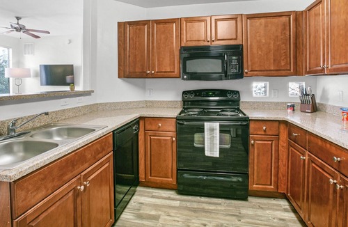 Tucson Apartment | Modern Apartment in Prime Location (ID7950X63)
