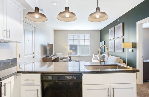 Toledo Apartment | Modern Apartment in Prime Location (ID8147X5)