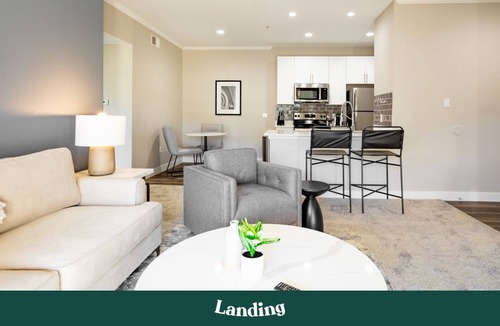 McDowell Mountain Apartments Apartment | Modern Apartment in Prime Location (ID1966X64)