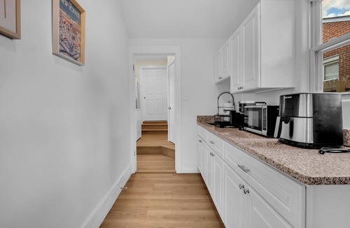 Portsmouth Apartment | Modern Apartment Stay with Fast Wi-Fi and Workspace