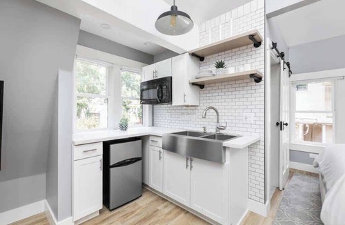 Mapleton/Fall Creek House | Modern Carriage House | Prime Location Parking