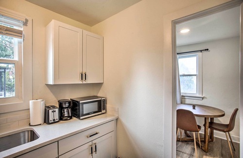 West Central Apartment | Modern-Chic Studio ~ 1 Mile to Dtwn Spokane!