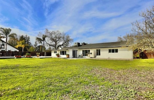 Carmichael House | Modern&Comfy 5beds-3 king-1Q -1Full -3baths-full kitchen nearby American River