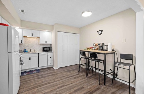 Fort Wayne Apartment | Modern Condo Near Zoo with Free Garage Parking