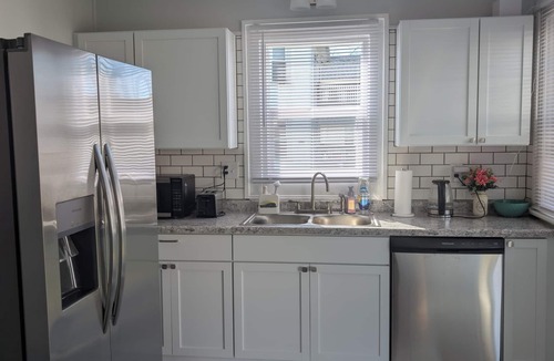 Dayton House | Modern Cozy Home, Free Parking, Near Downtown