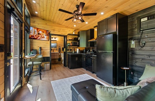 Sandpoint House | Modern Creekside Retreat w/Outdoor Soaking Tub