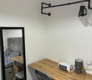 Southampton House | Modern Double Room 5 Min Walk to Station and Docks