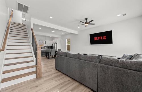 Augusta House | Modern Downtown Getaway