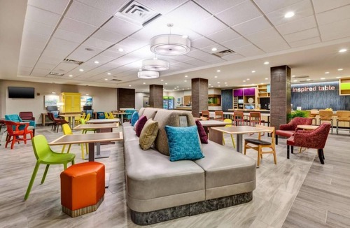 Wilmington Hotel | Modern Elegance! 2 Pet-Friendly Units, Outdoor Pool, Free Breakfast and Parking!