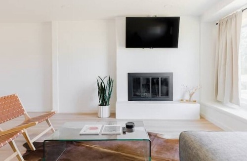 Village Grove House | Modern Entertainment in The Heart Of Scottsdale
