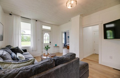 Mason House | Modern Family Home in Mason w/Backyard + Fire Pit