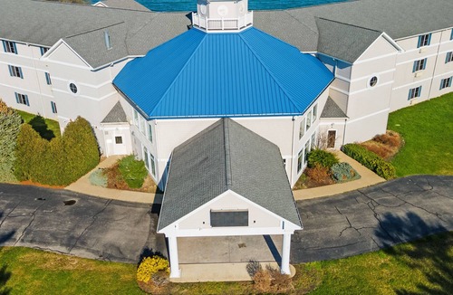 Put-in-Bay Condo | Modern Family Suite with Beautiful Lake View 215