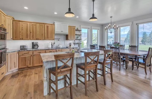 Corvallis House | Modern Farmhouse Three Bears Getaway