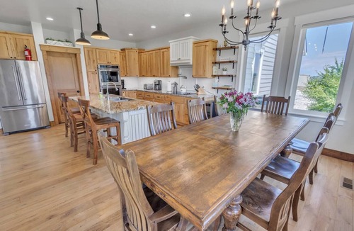Corvallis House | Modern Farmhouse Three Bears Getaway