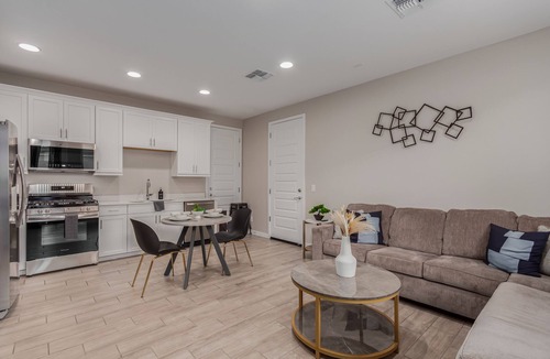 Maricopa House | Modern Guest Suite Retreat in Maricopa