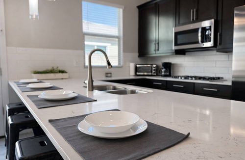 South Mountain House | Modern Guesthome in Gated Community - Near Airport