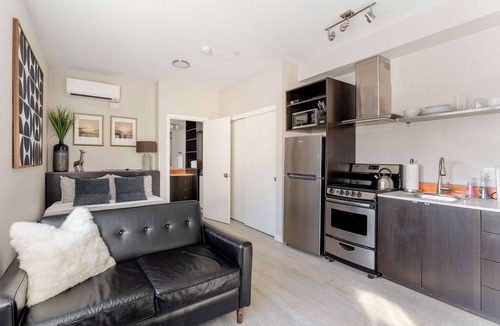 Belmont Apartment | Modern Hawthorne 1BR - Food Carts & Local Shops